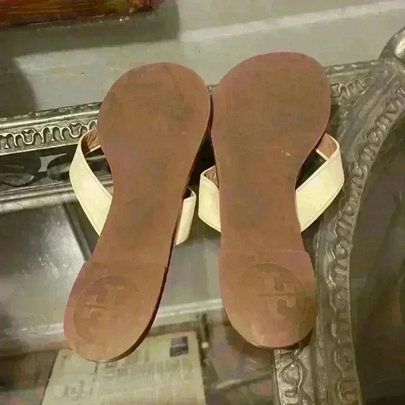 Tory Burch beige Tory pebbled sandle size 9M - Picture 4 of 4